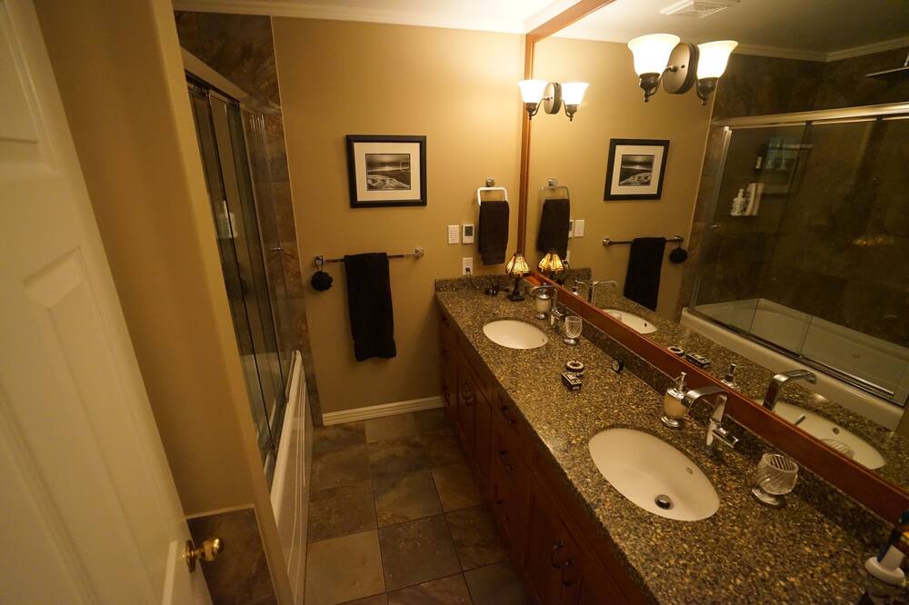 Photo of Bathroom in Belcarra
