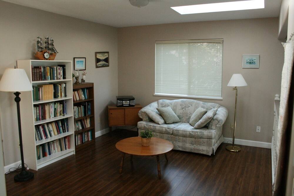 Photo of Livingroom in Pender Island