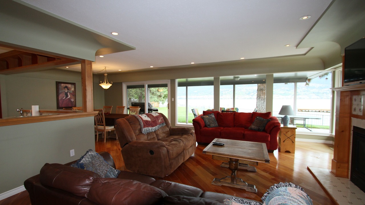 Photo of Livingroom in Okanagan-Similkameen