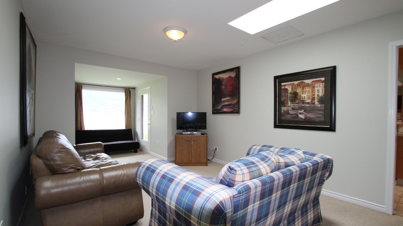Photo of Livingroom in Okanagan-Similkameen