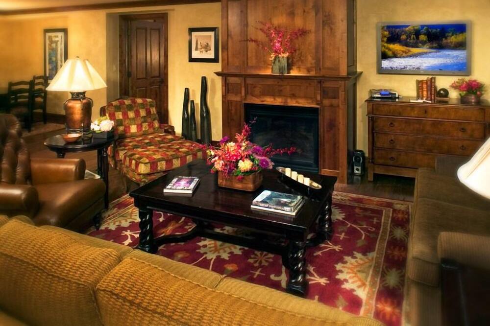 Photo of Livingroom in Downtown