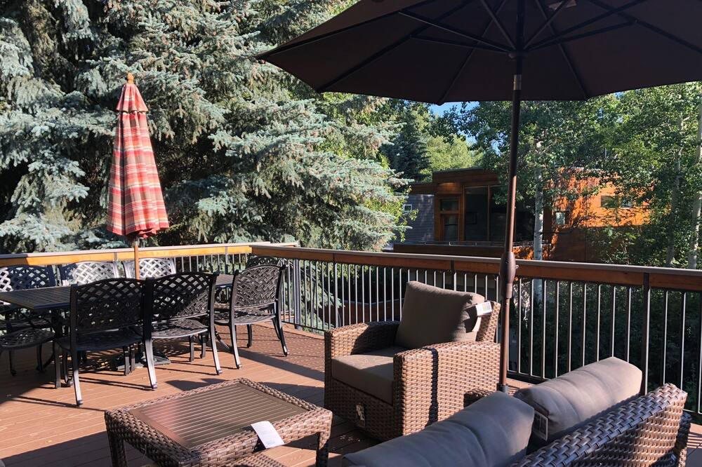 Photo of Outdoor in West End