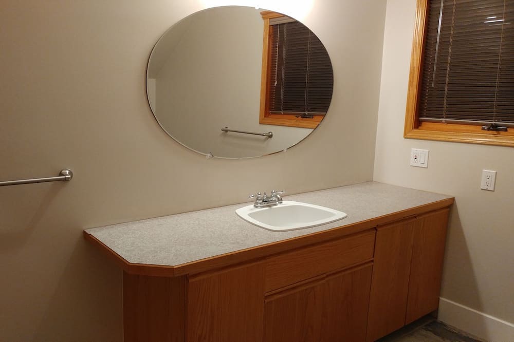 Photo of Bathroom in Sicamous
