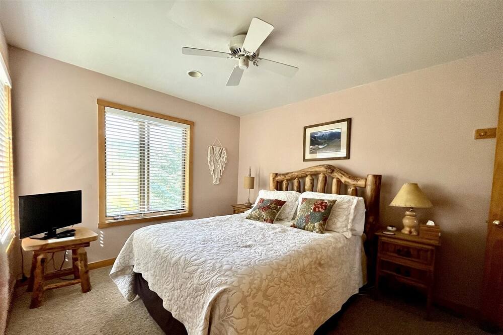 Photo of Bedroom in Crested Butte South