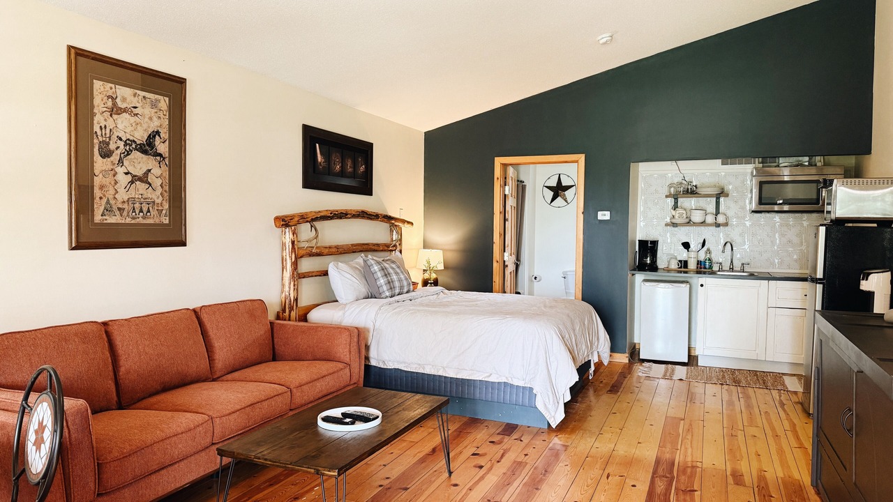 Photo of Livingroom in Division No. 9
