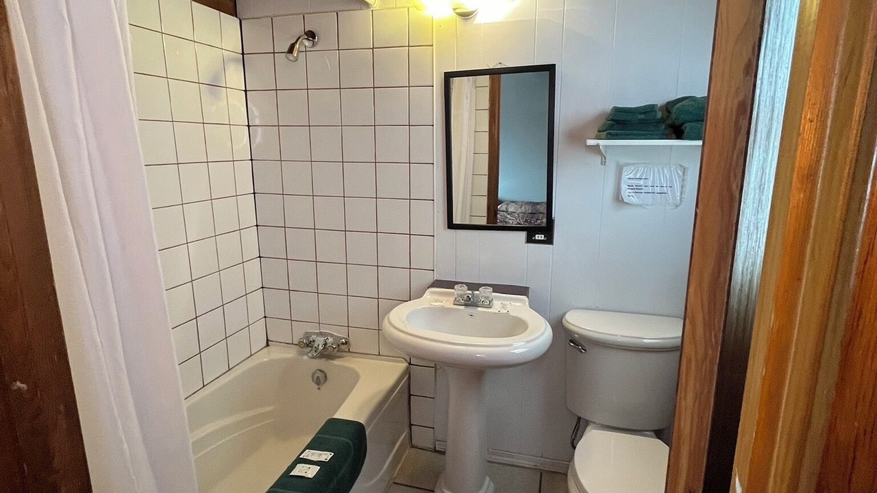 Photo of Bathroom in Sylvan Lake