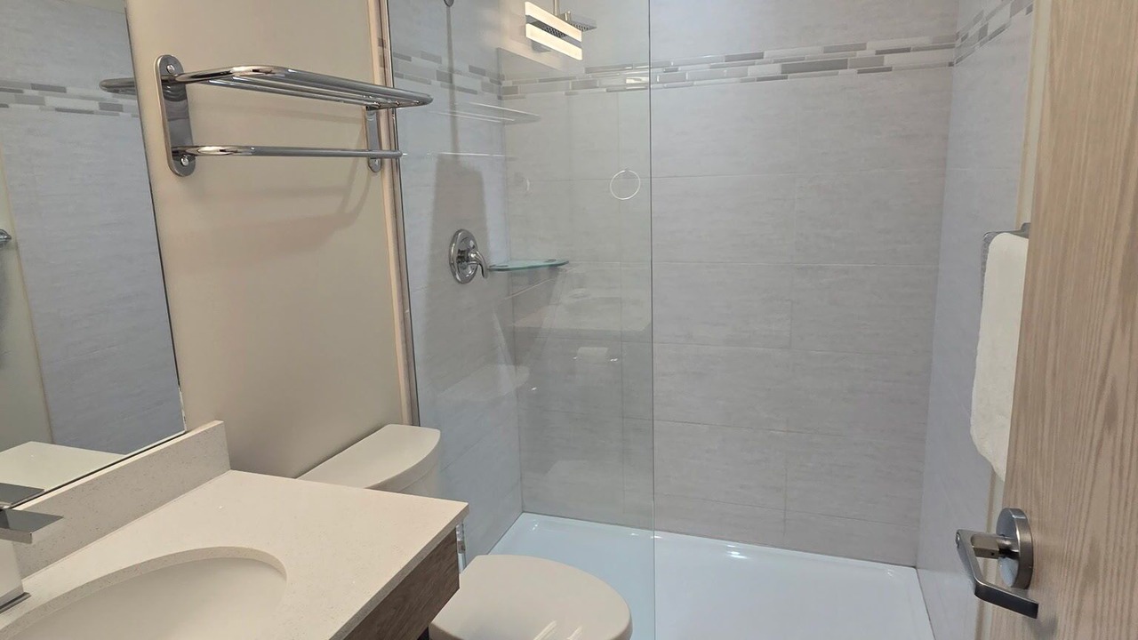 Photo of Bathroom in Outlook