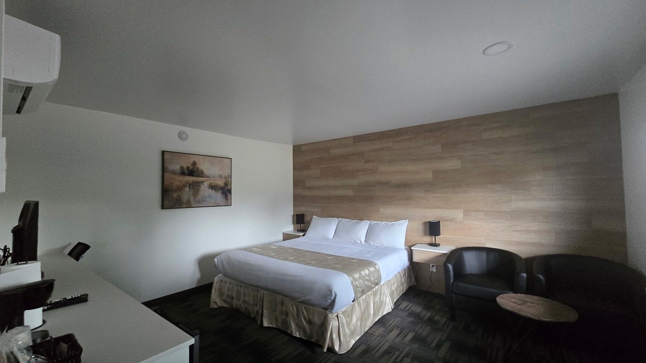 Photo of Bedroom in Outlook