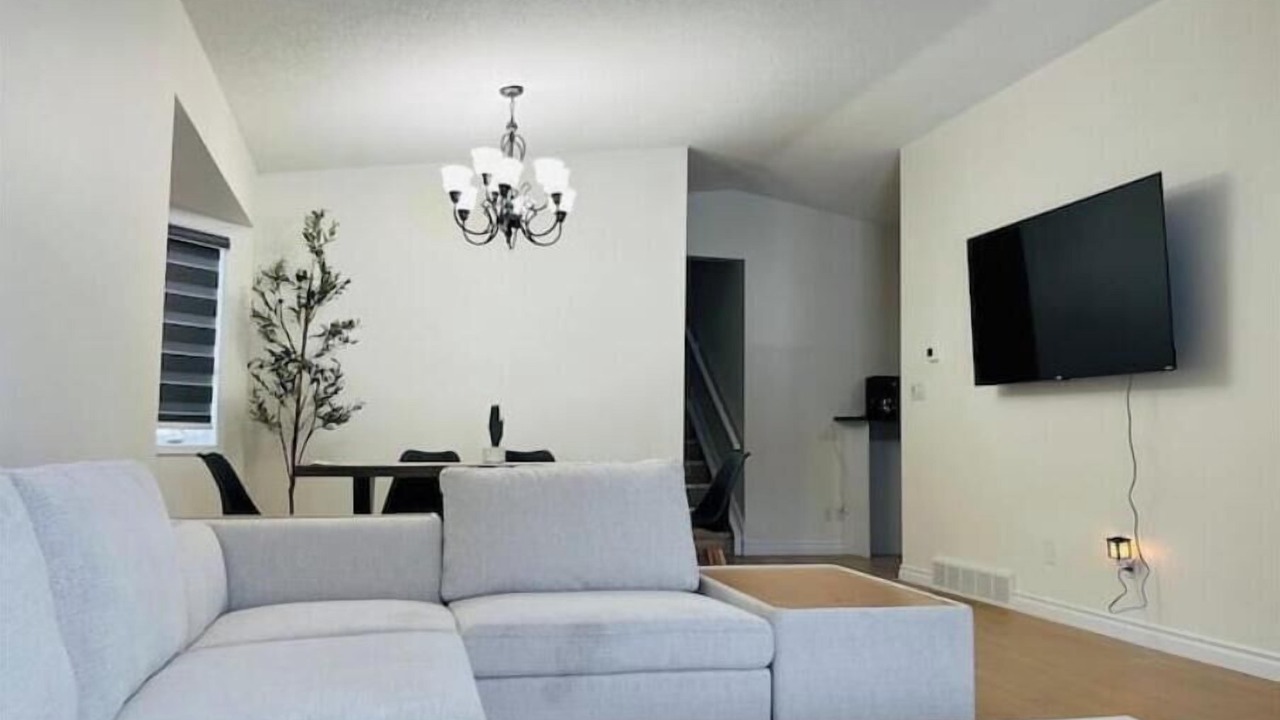 Photo of Livingroom in Southeast Edmonton