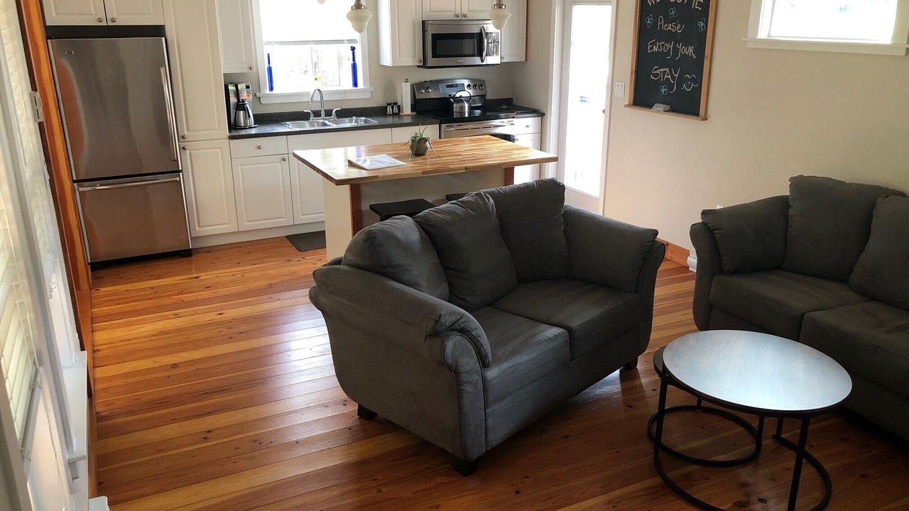 Photo of Livingroom in Shawnigan Lake