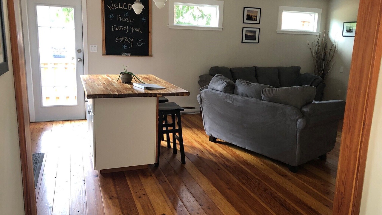 Photo of Livingroom in Shawnigan Lake