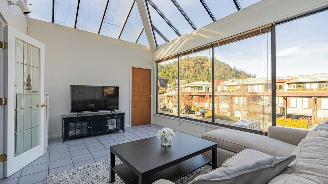 Photo of Livingroom in Horseshoe Bay