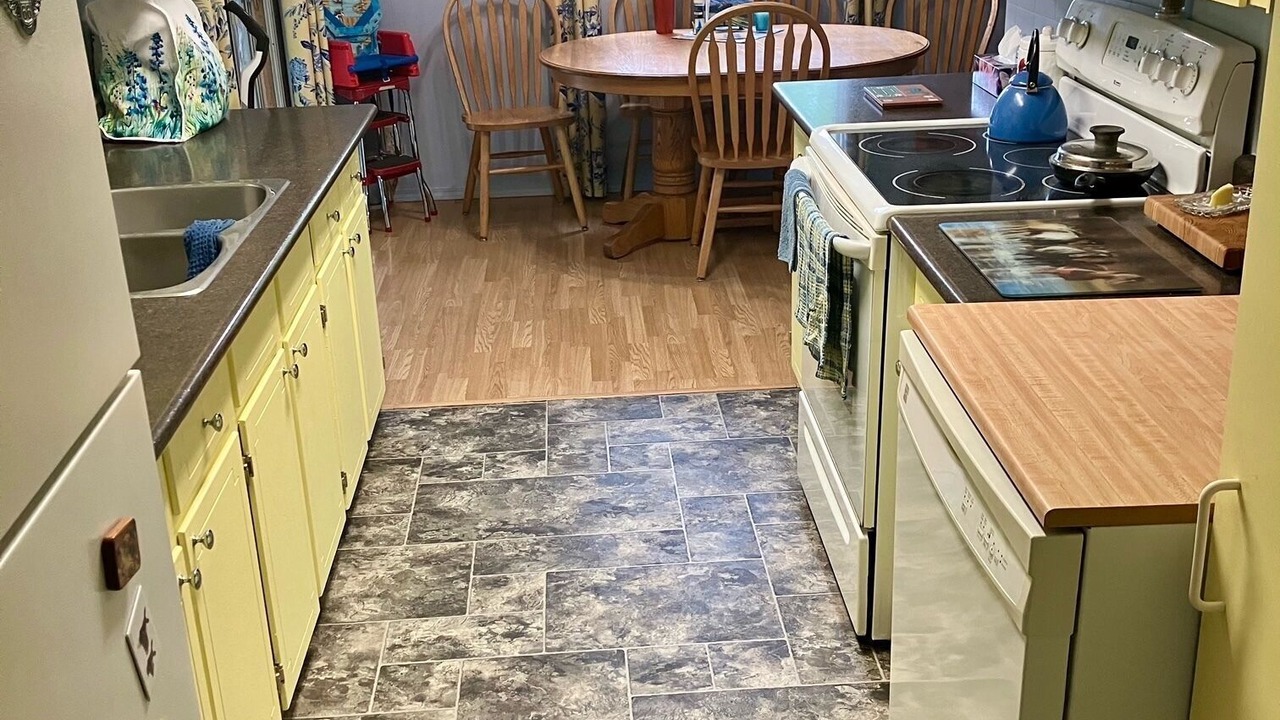 Photo of Kitchen in Division No. 11