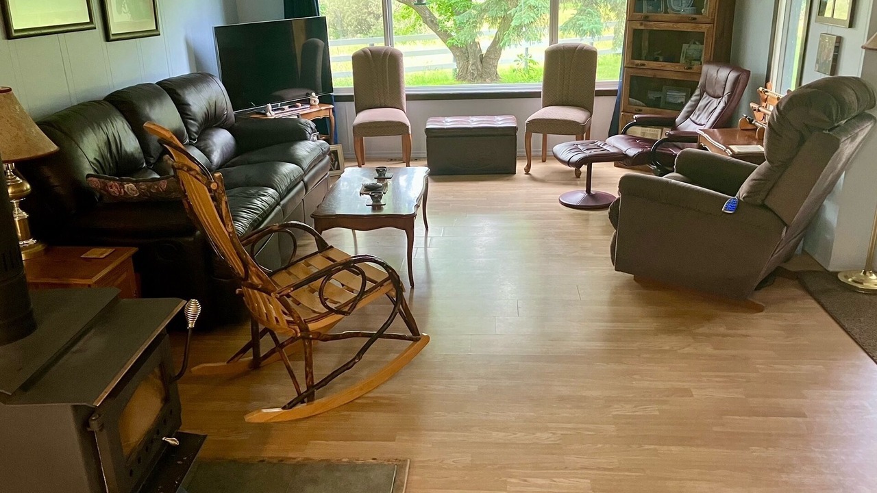 Photo of Livingroom in Division No. 11
