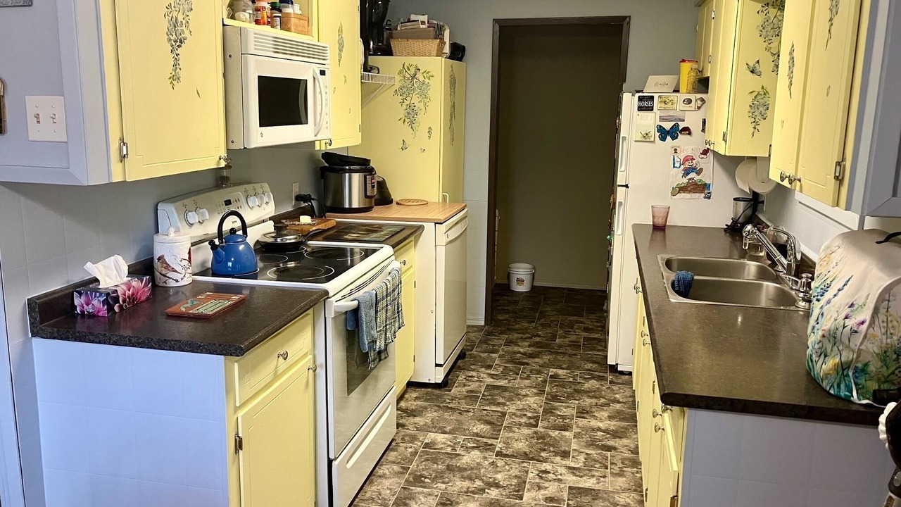Photo of Kitchen in Division No. 11