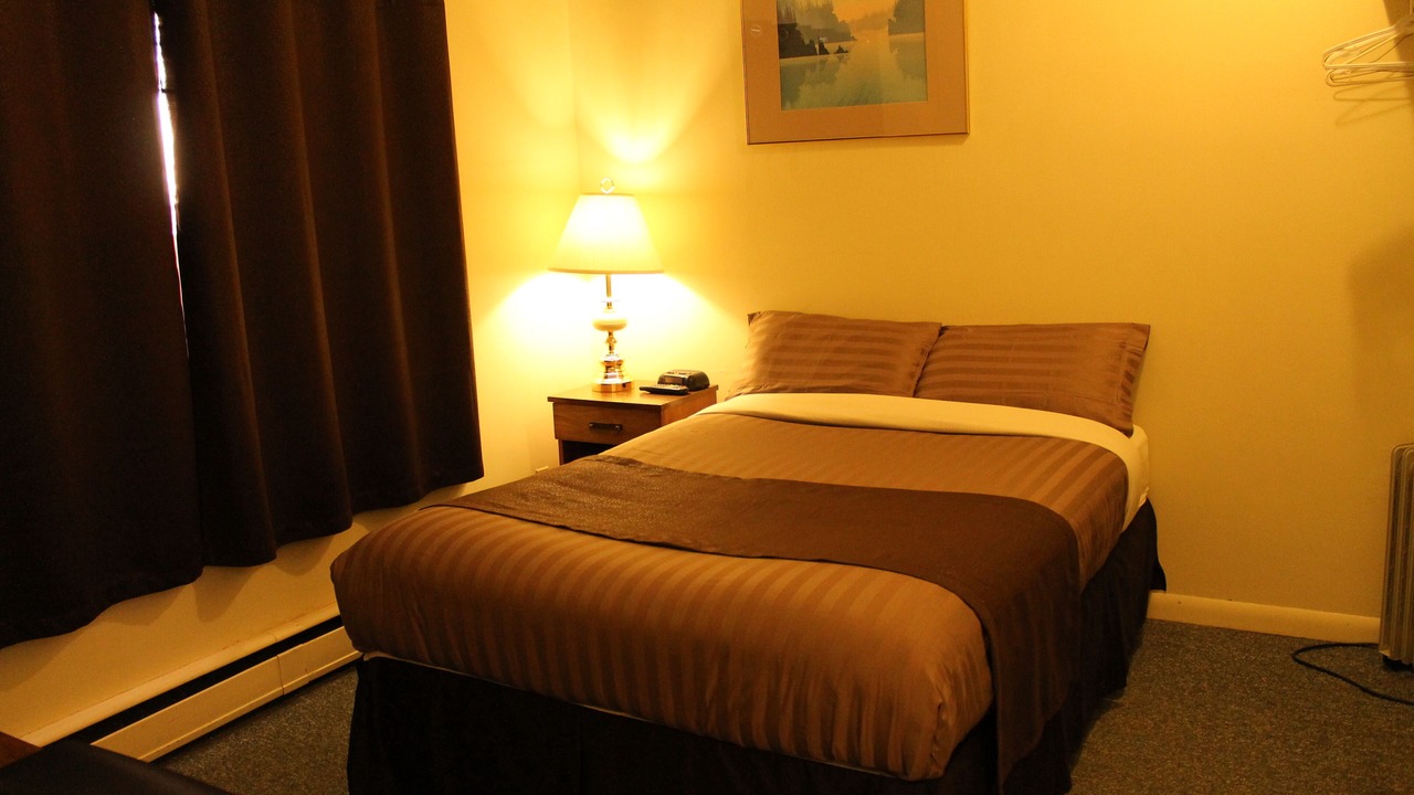 Photo of Bedroom in Outlook