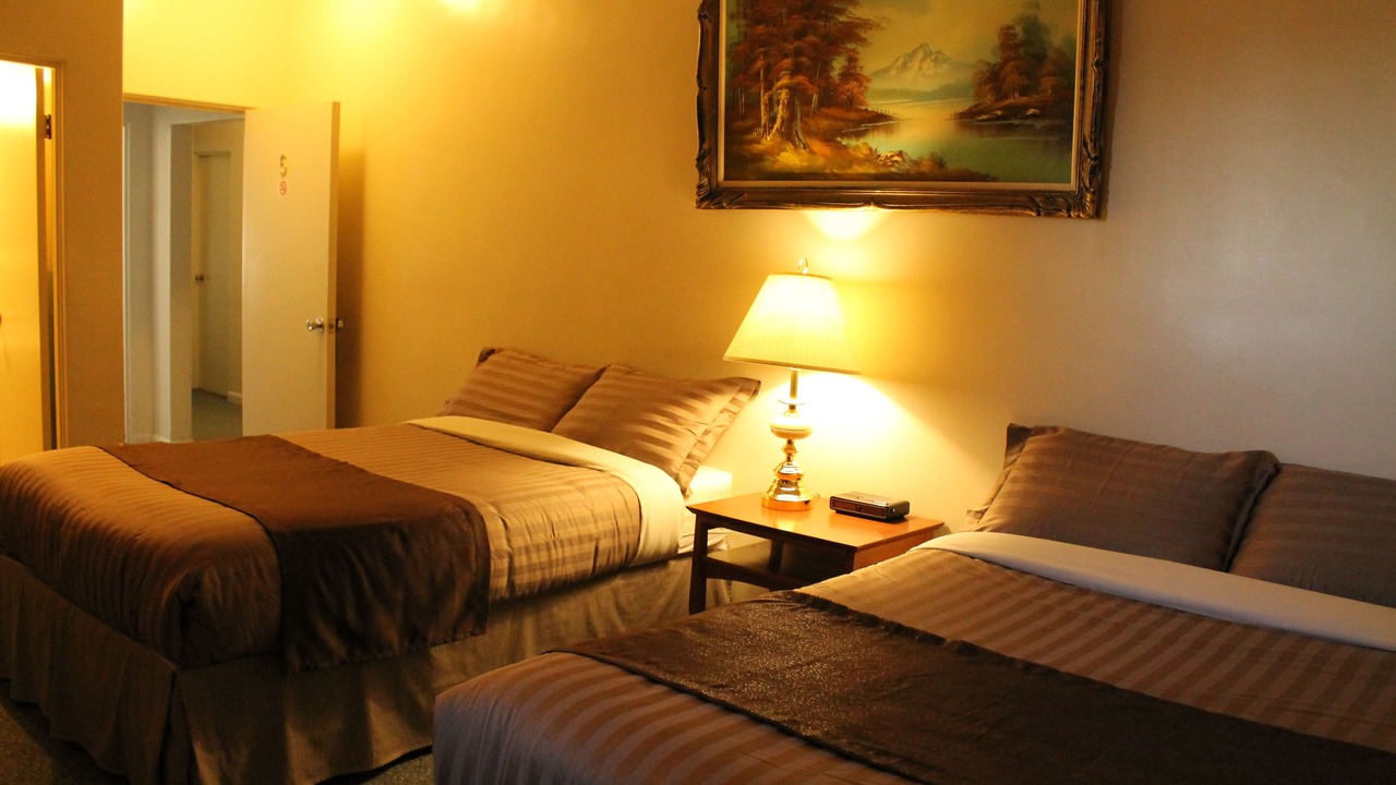 Photo of Bedroom in Outlook