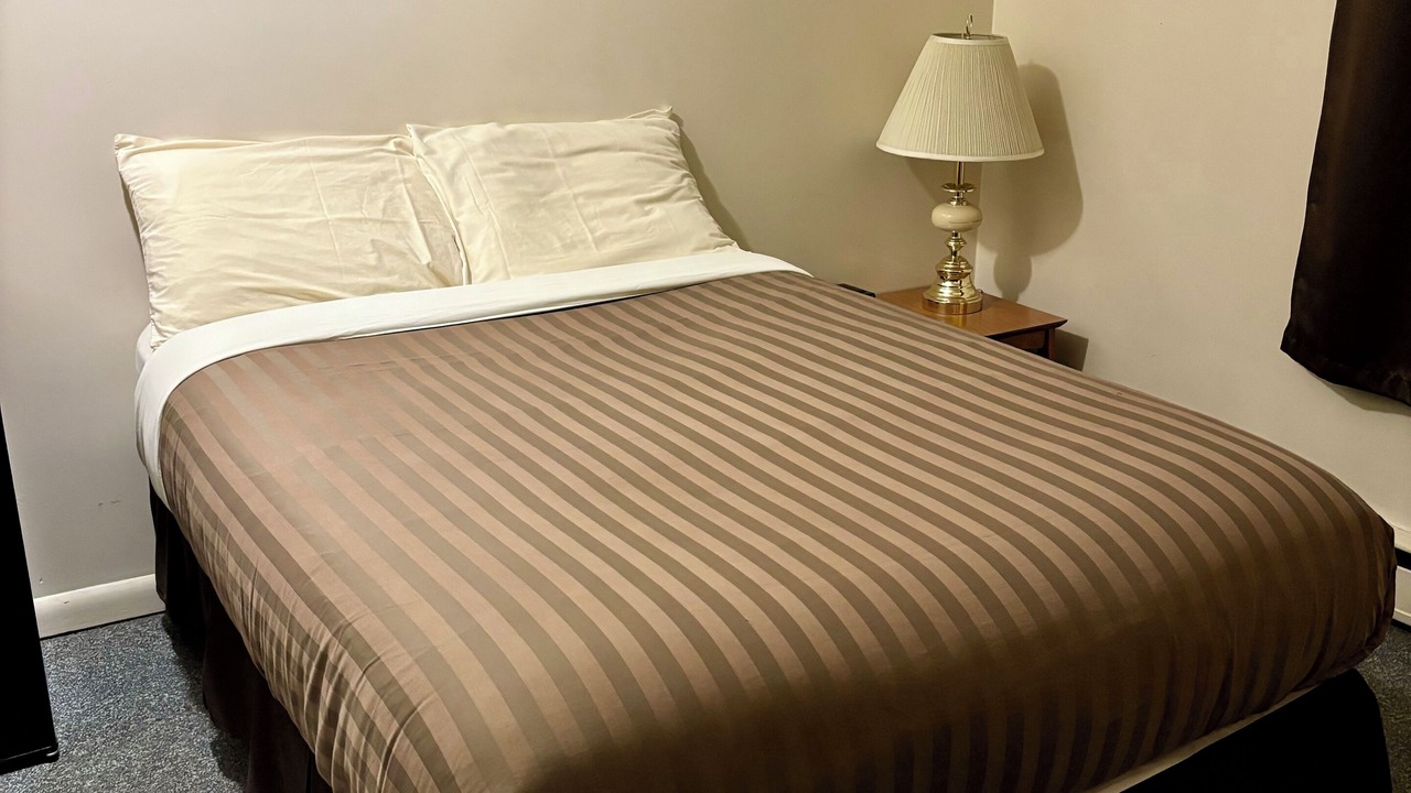 Photo of Bedroom in Outlook