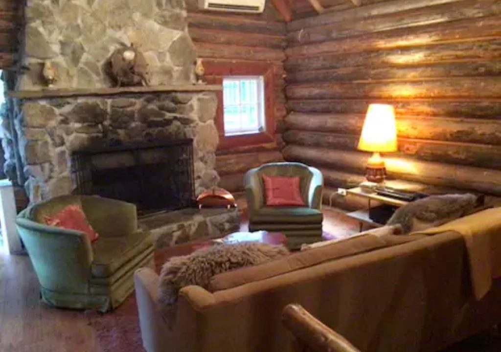 Photo of Livingroom in Shawnigan Lake