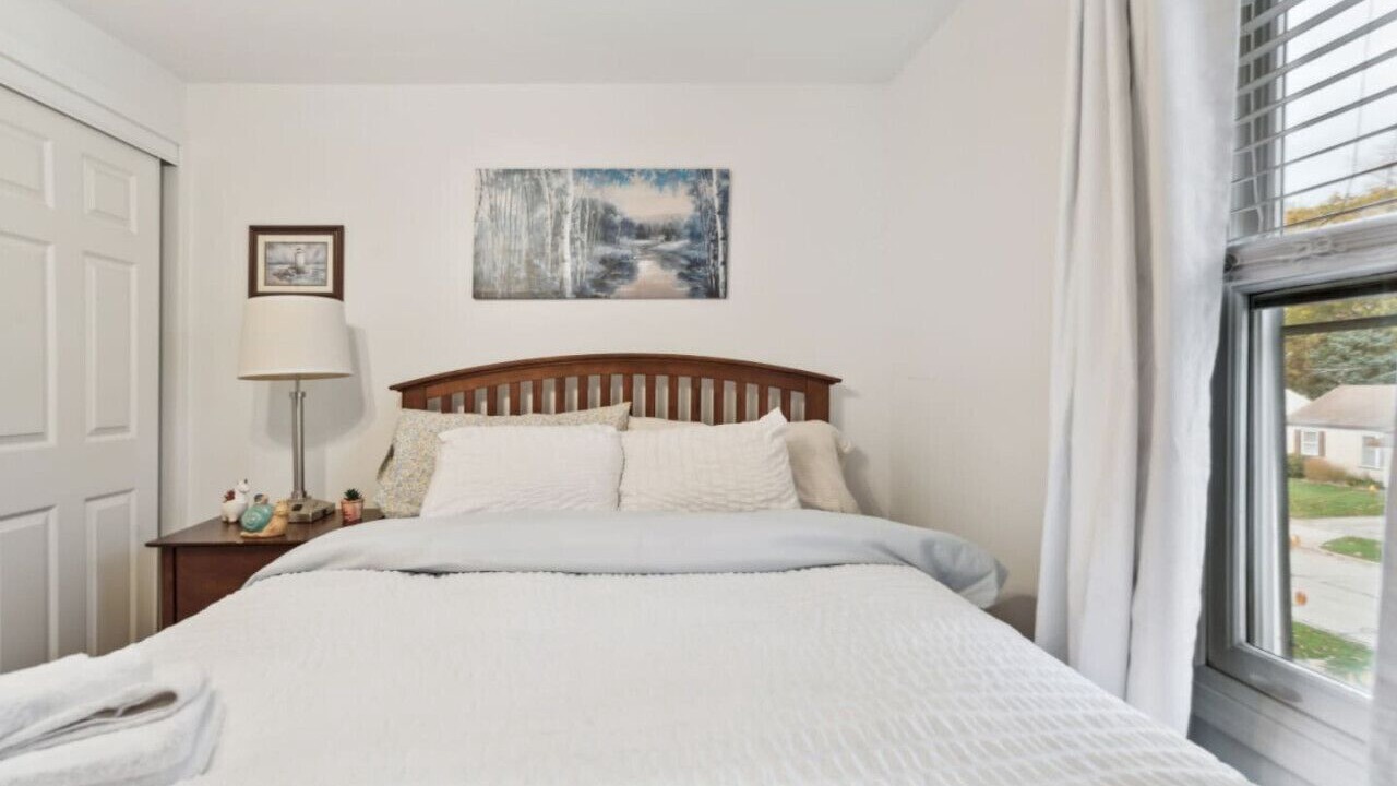 Photo of Bedroom in Mayfield Heights
