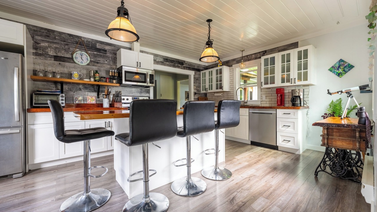 Photo of Livingroom in Bamfield