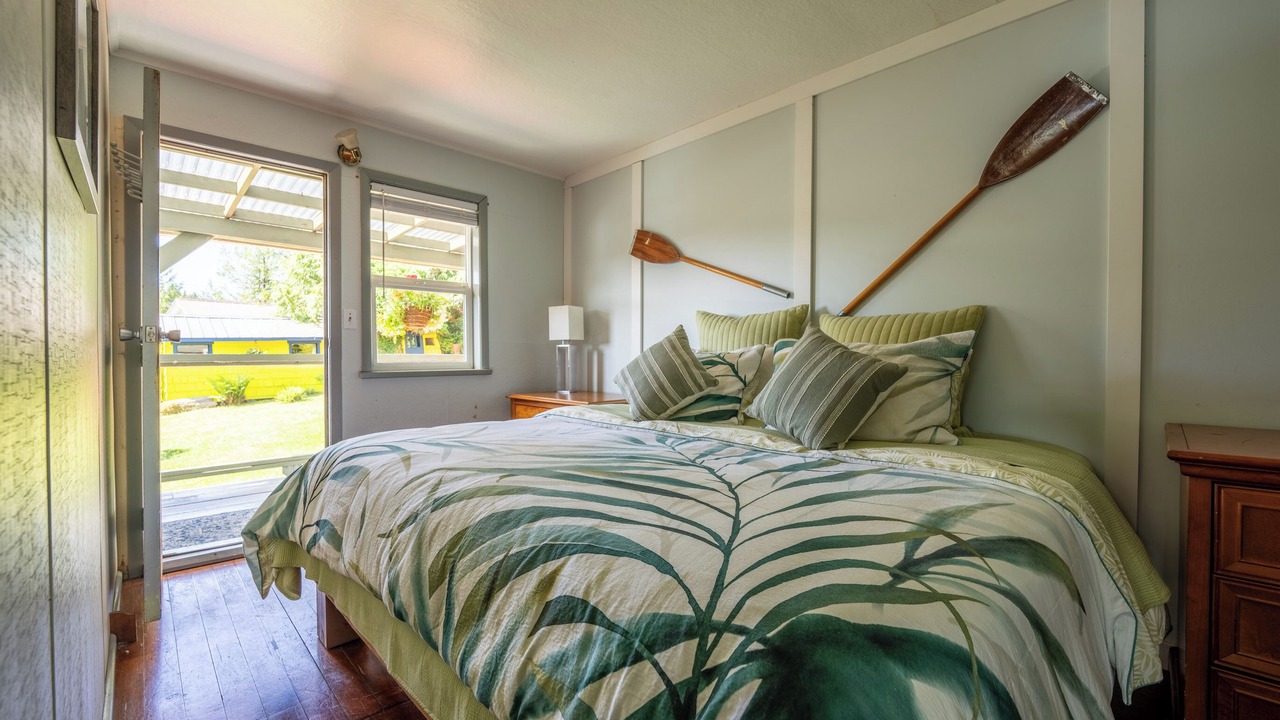 Photo of Livingroom in Bamfield