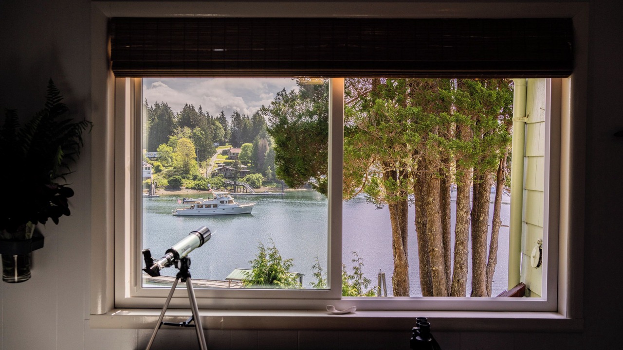 Photo of Livingroom in Bamfield
