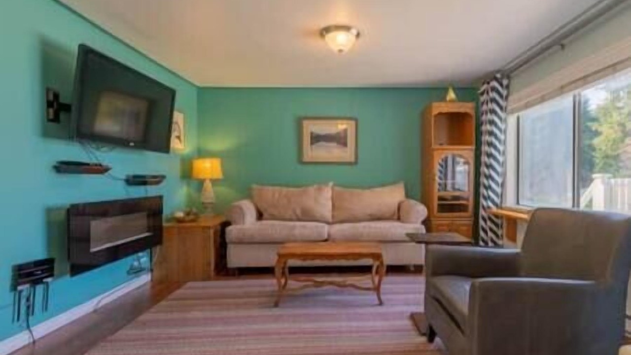 Photo of Livingroom in Alert Bay
