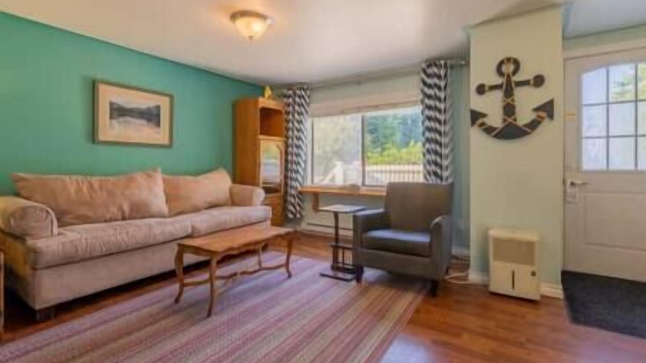 Photo of Livingroom in Alert Bay