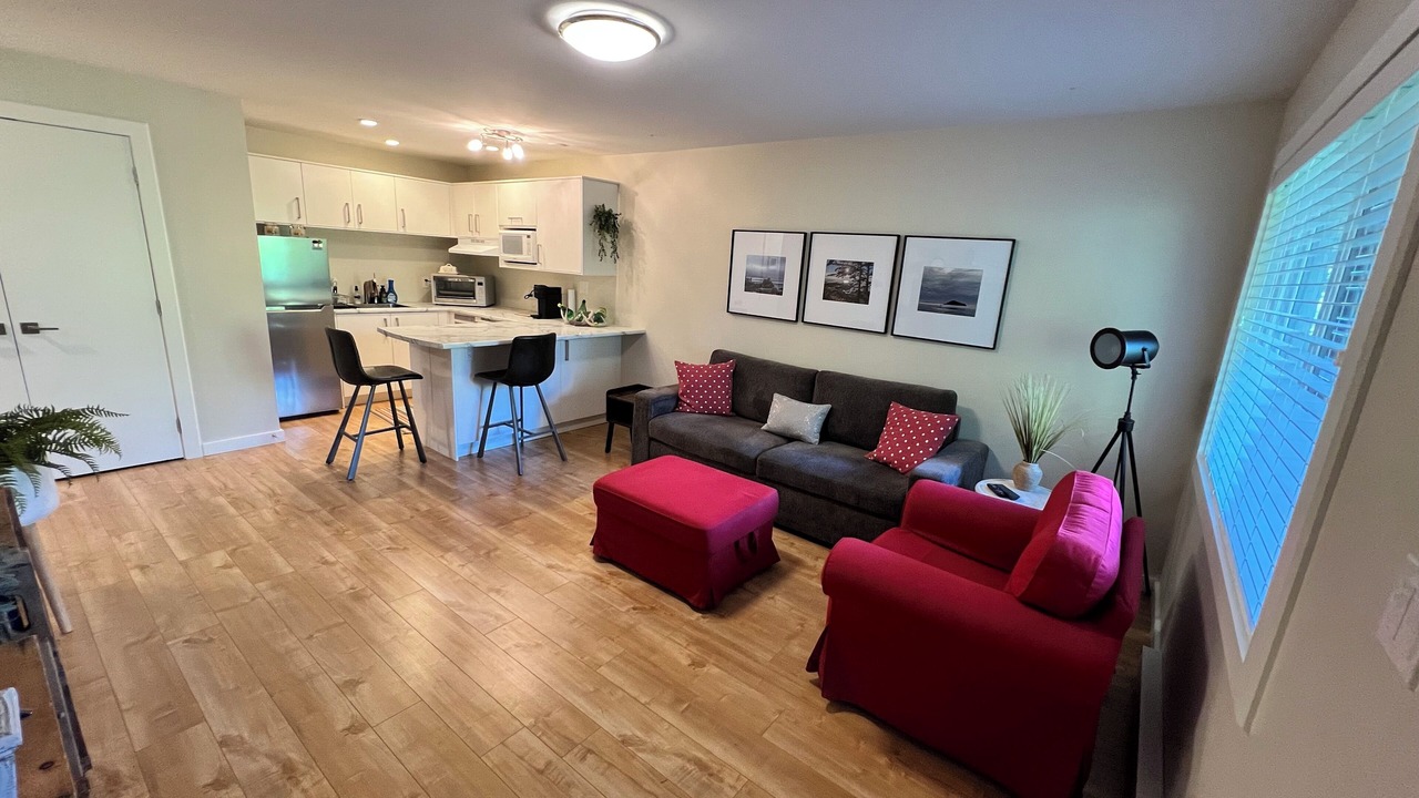 Photo of Livingroom in Cordova Bay