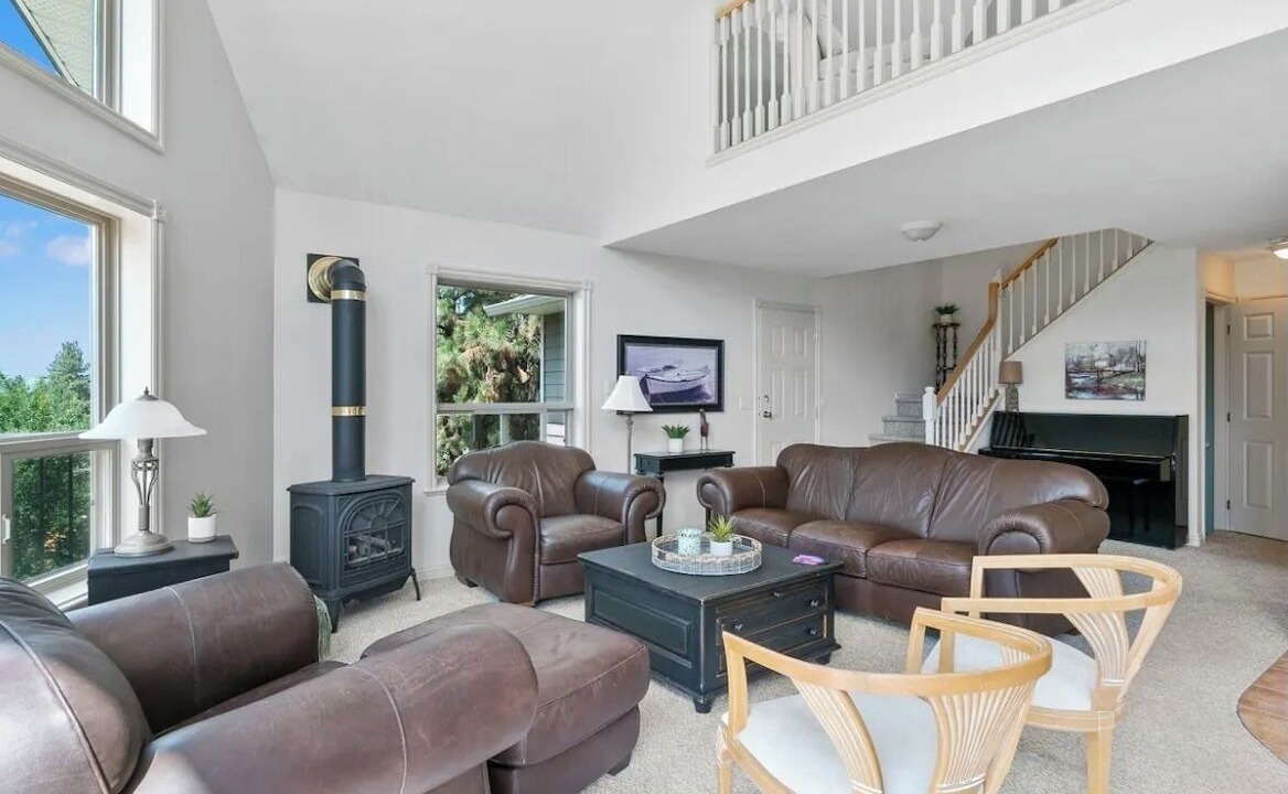 Photo of Livingroom in Central Okanagan