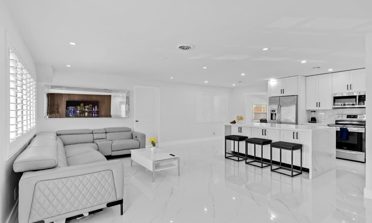 Photo of Livingroom in Beachway Estates
