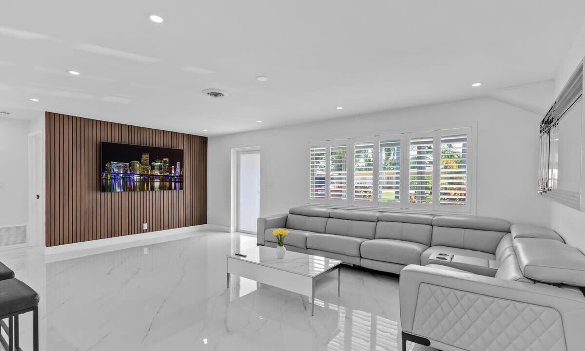 Photo of Livingroom in Beachway Estates