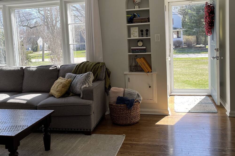 Photo of Livingroom in Bay Village