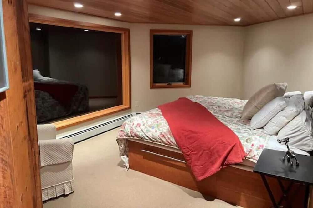 Photo of Bedroom in Jackson