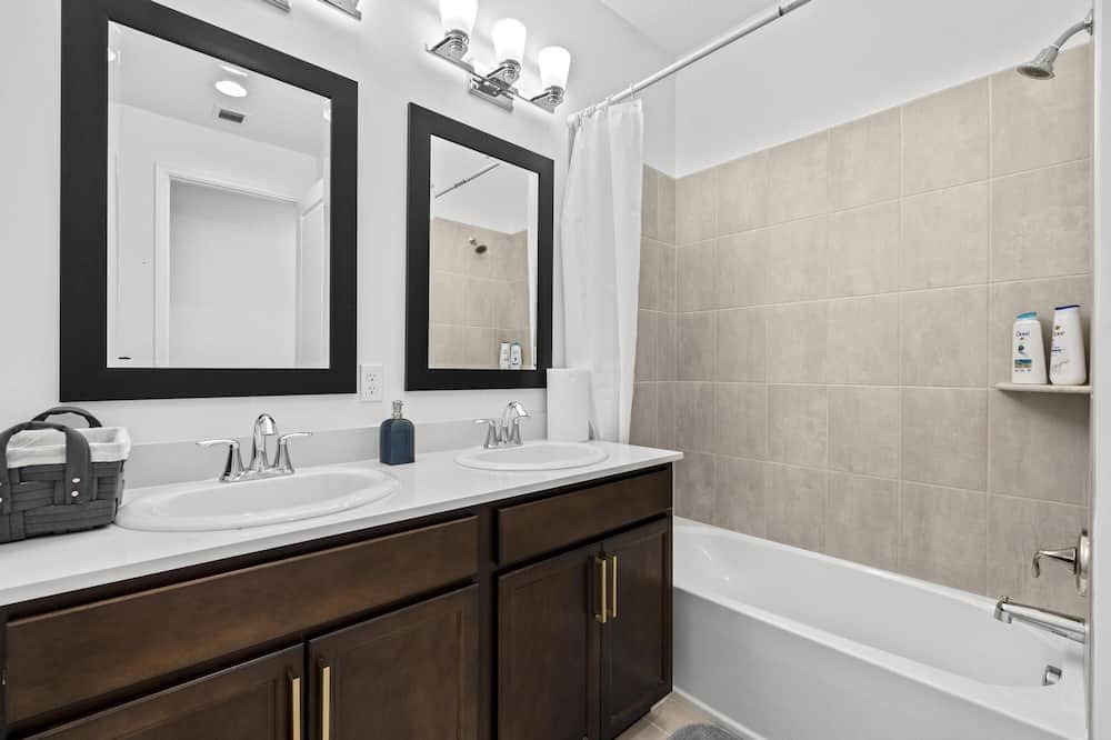 Photo of Bathroom in Hunt Club