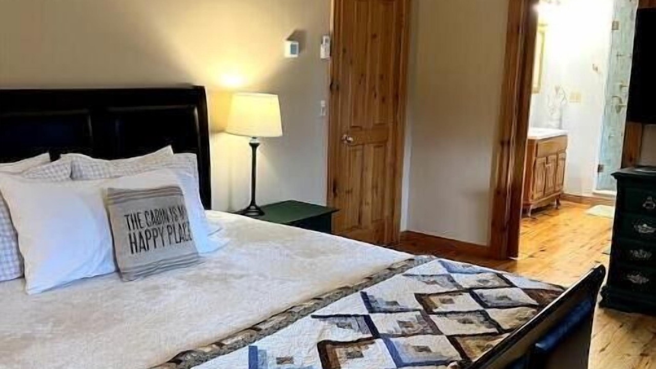 Photo of Bedroom in Stark