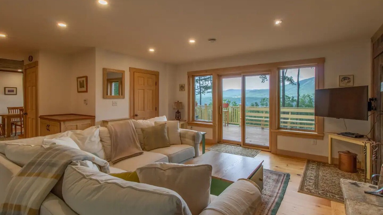 Photo of Livingroom in East Burke