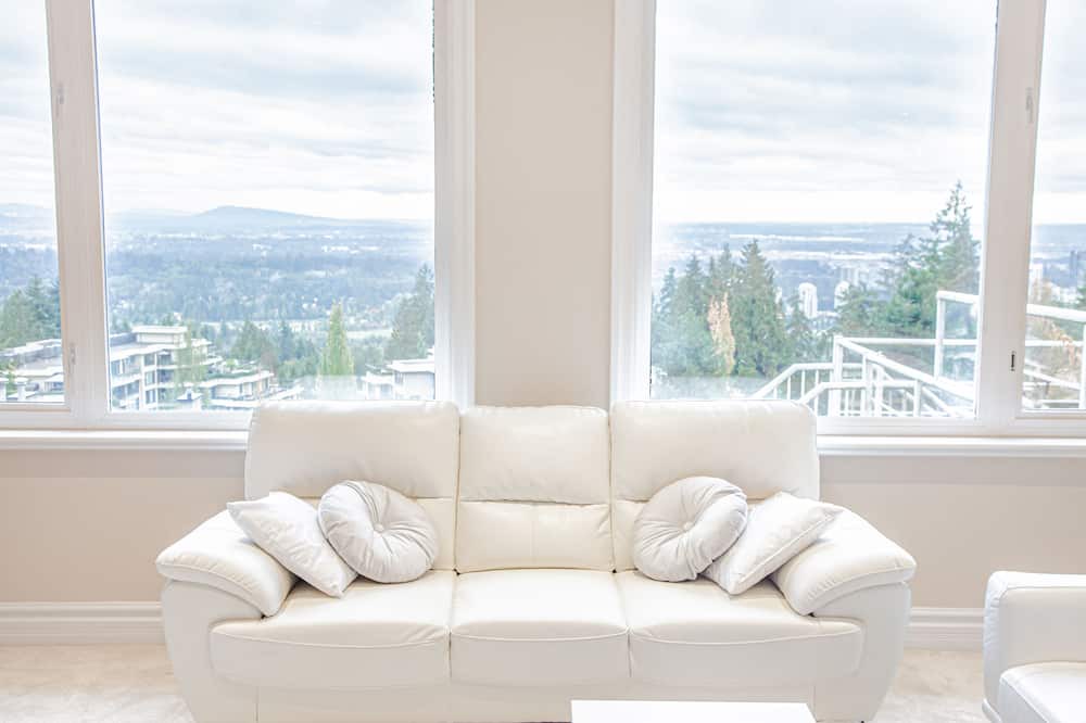Photo of Livingroom in Westwood Plateau