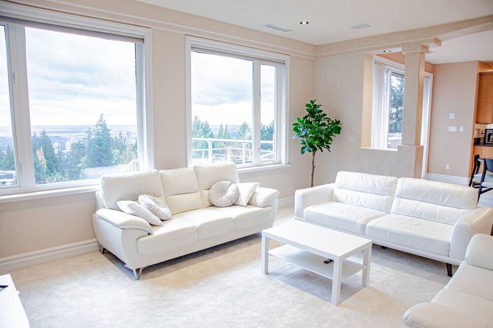 Photo of Livingroom in Westwood Plateau