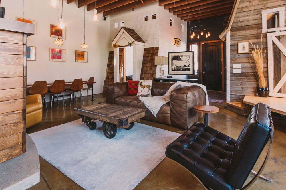 Photo of Livingroom in Saskatoon Downtown
