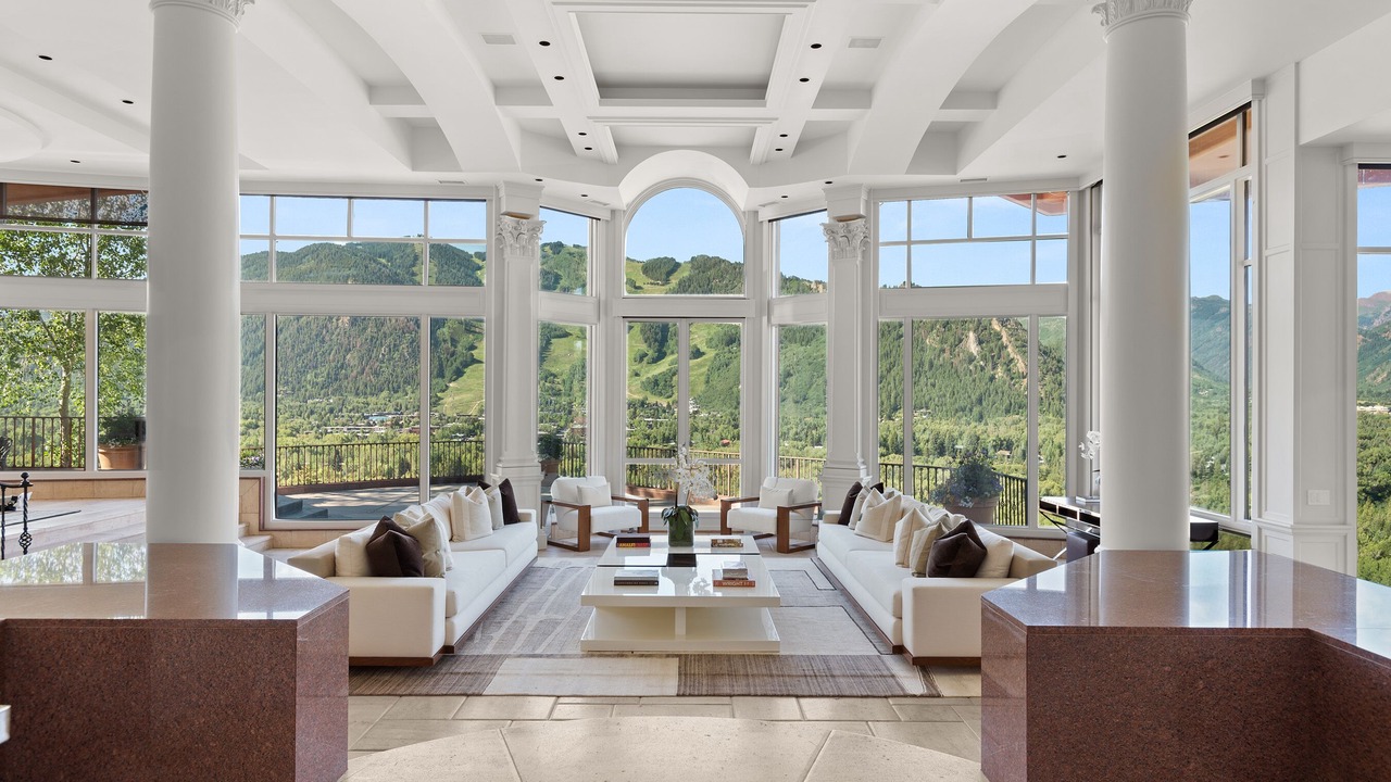 Photo of Livingroom in Red Mountain