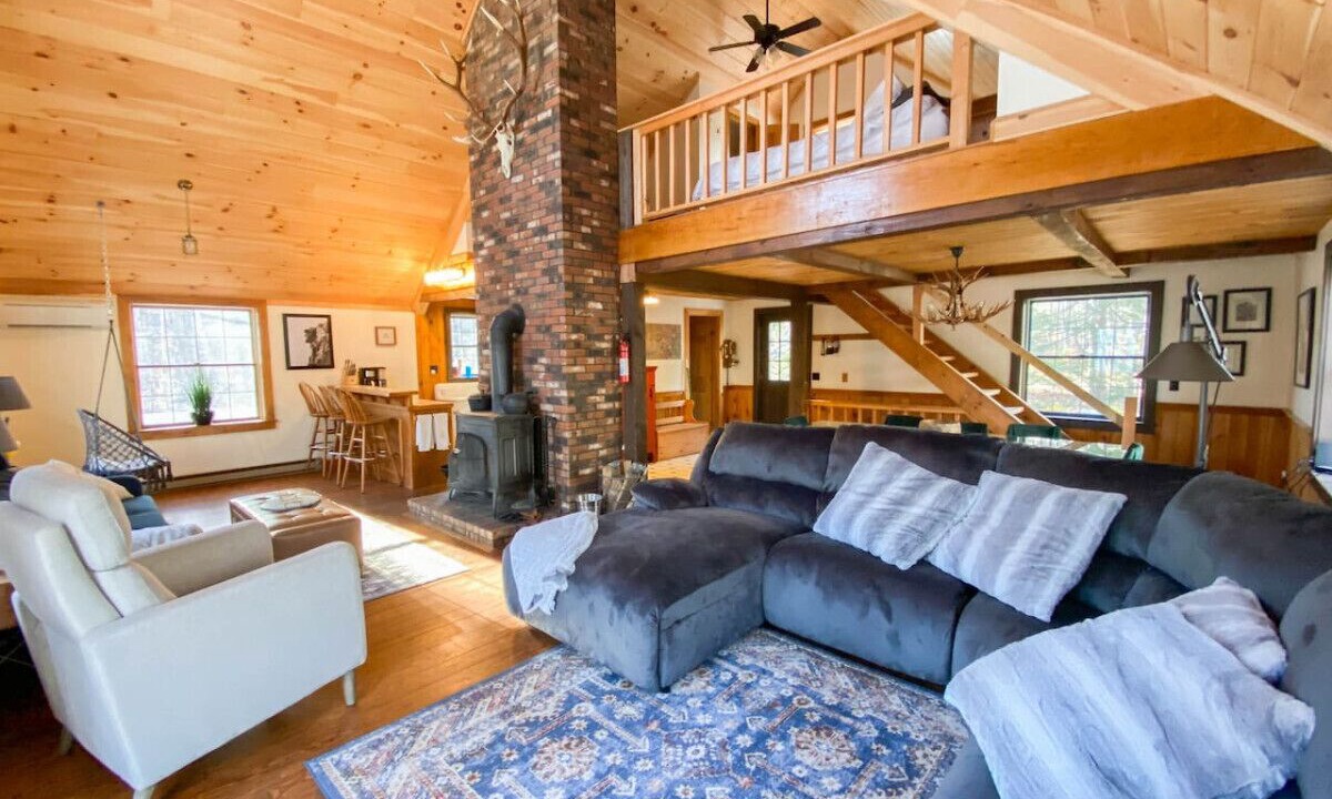 Photo of Livingroom in Harts Location