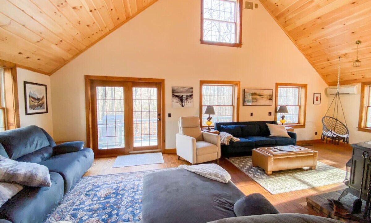 Photo of Livingroom in Harts Location