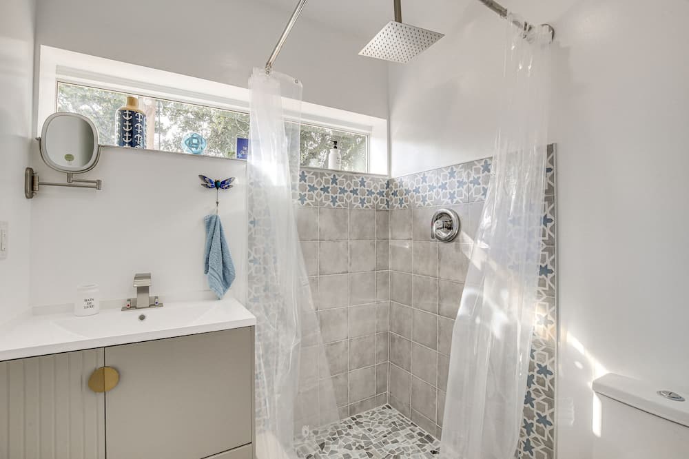 Photo of Bathroom in Edgewood
