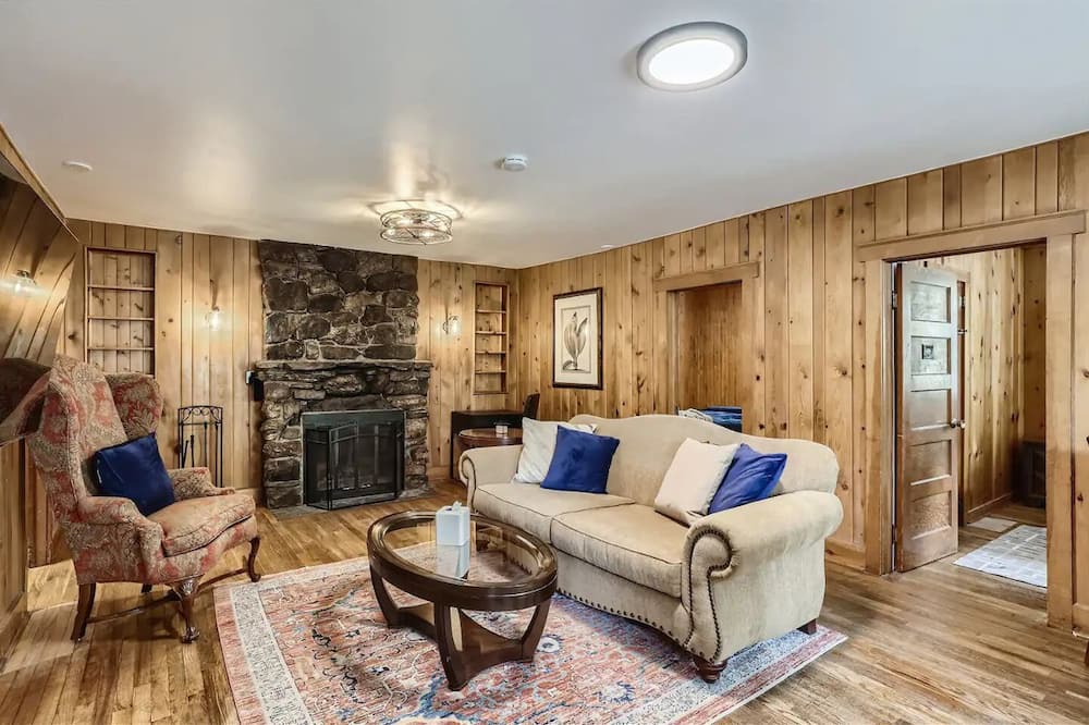 Photo of Livingroom in Idaho Springs