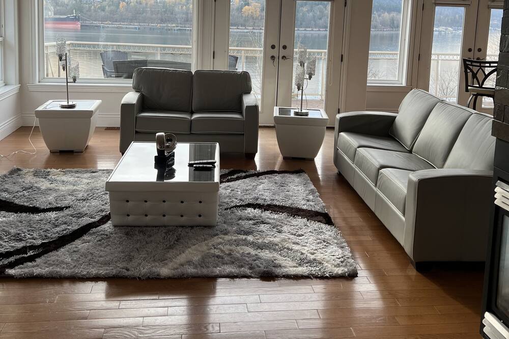 Photo of Livingroom in Port Moody