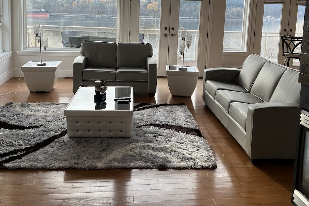 Photo of Livingroom in Port Moody