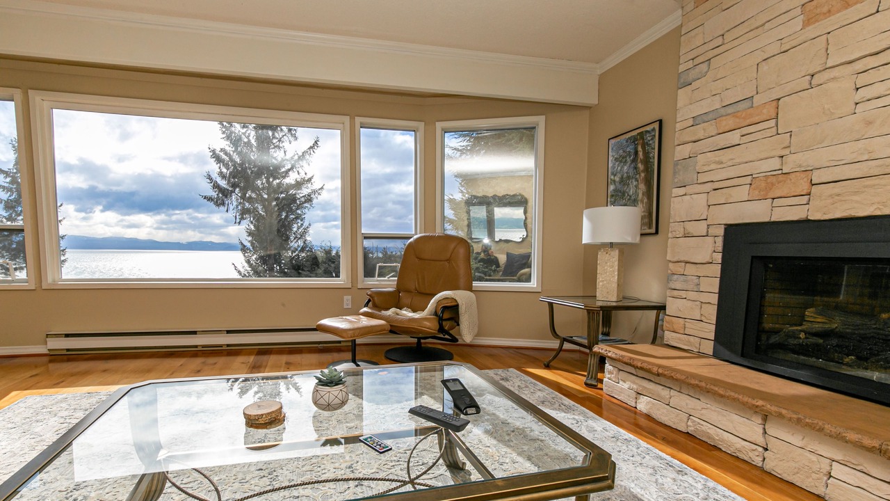 Photo of Livingroom in Juan de Fuca Electoral Area