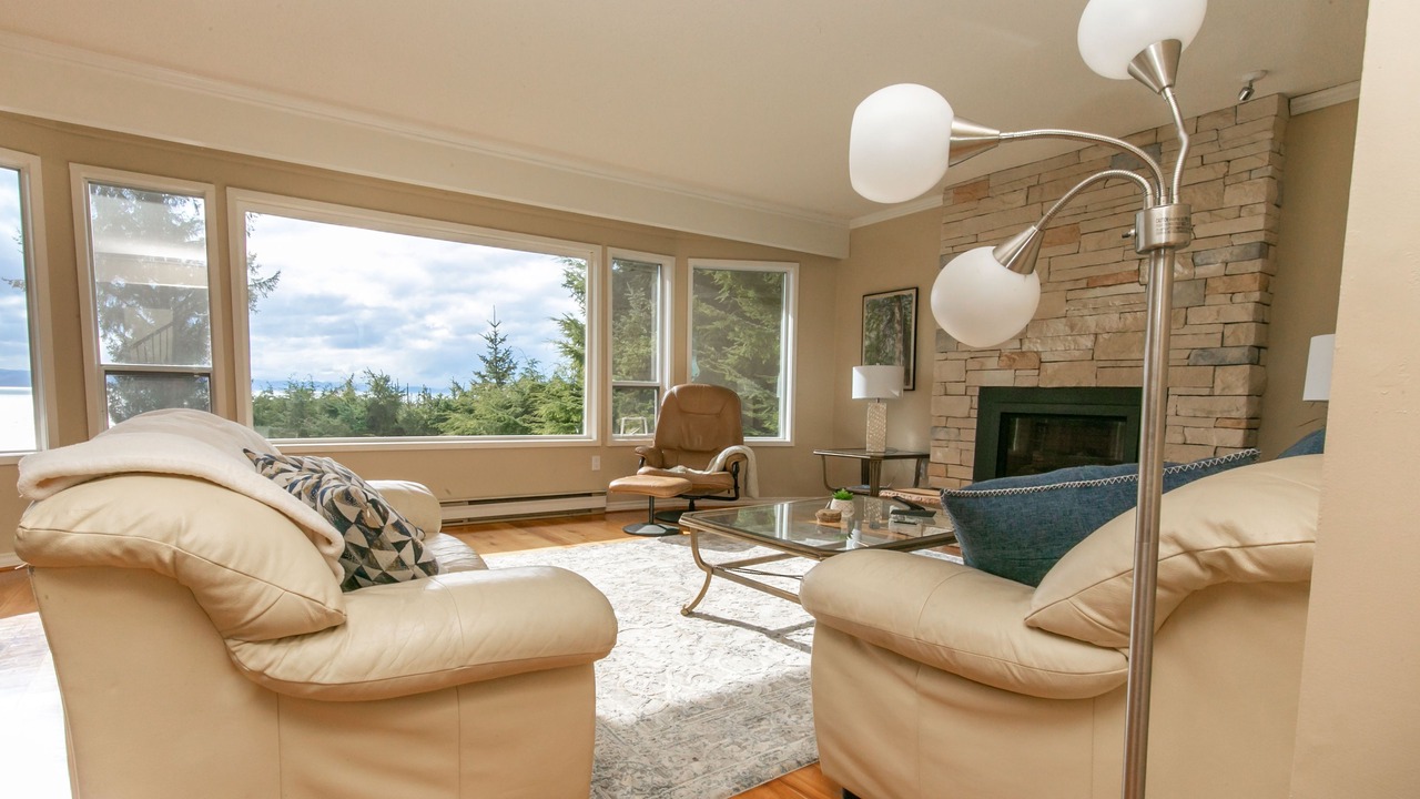 Photo of Livingroom in Juan de Fuca Electoral Area